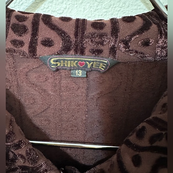 🍩VINTAGE🍩 Shik Yee Chocolate Brown Velour Patterned Button Up Top - Picture 4 of 8